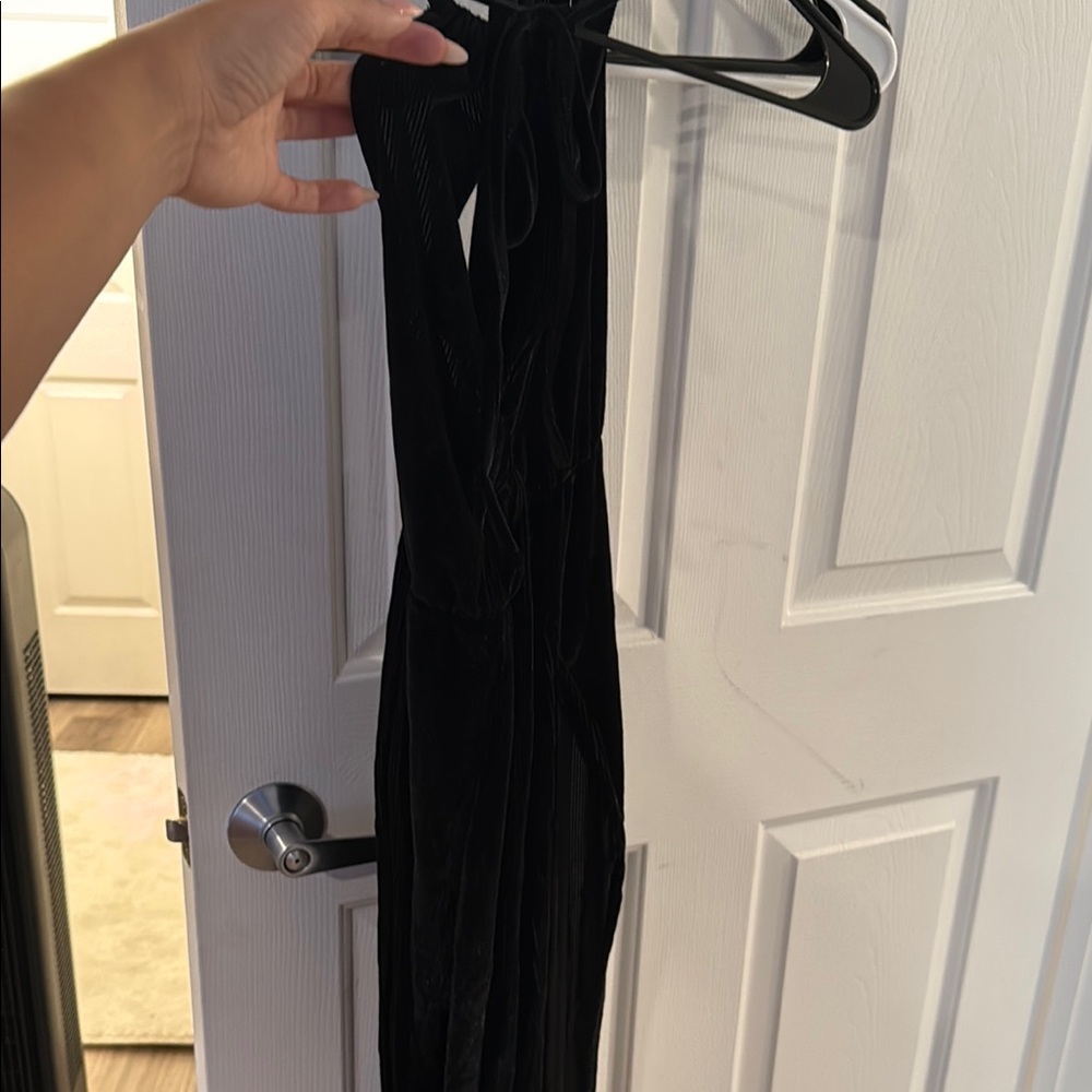 Elegant Black Sleeveless Dress